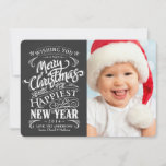 Tarjeta Festiva Whimsical Chalkboard Merry Christmas Photo Cards<br><div class="desc">Correspondencia de mensajes: Pub rústico estilo pizarra de fondo negro con un elegante marco Art Deco, y arte retro en el metro la sofisticada tipografía de palabras. Solo agrega tu foto familiar favorita o foto de bebé y personalizar los nombres y el año. Haga clic en el botón Personalizar para...</div>