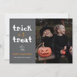 Tarjeta Festiva Whimsical Trick or Treat Script Halloween Photo