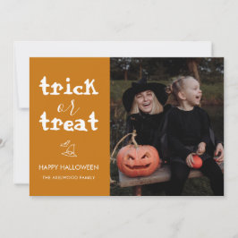 Tarjeta Festiva Whimsical Trick or Treat Script Halloween Photo