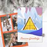 Tarjeta Festiva Winter A Frame Ski Chalet Retro Photo<br><div class="desc">Personalizar para su tarjeta de empresa o familiar con ilustracion original de marco A de Becky Nimoy; 3 diseño de foto en la parte posterior,  o borrar para usar una,  usar herramientas de recorte y relleno para ajustar las fotos como desee</div>