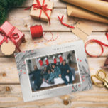 Tarjeta Festiva Winter Berries Snowy Photo<br><div class="desc">Ilustracion original de frondas de pino y bayas rojas en la nieve invernal; área más grande de fotos de paisaje y texto de personalizable y color más dorado.</div>