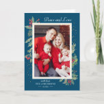 Tarjeta Festiva Winter Blue Peace and Love Holly Berries Photo<br><div class="desc">Envíe sus deseos/mensajes a sus Navidades con estas tarjetas de fotos botánicas Mistletoe que incluyen Floral acuática y bayas con un pequeño contenedor de oro para destacar su mensaje de bienvenida. (1) Para una mayor personalización, haga clic en el enlace "personalizar adicional" y utilice nuestra herramienta de diseño para modificar...</div>