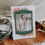 Tarjeta Festiva Winter Peony | Foto de vacaciones<br><div class="desc">Elegante tarjeta acuática floral floral de vacaciones cuenta con tu foto vertical favorita enmarcada por un borde geométrico en verde cazador,  con flores de peonía roja pintadas a mano,  brotes y vegetación asomando por arriba y por abajo. Personaliza con tu apellido,  el saludo de personalizado y el año.</div>