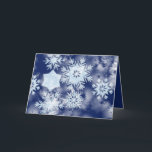 Tarjeta Festiva Winter Snowflakes Icy Blue<br><div class="desc">Festividad del cielo de invierno nevado con helados copos de nieve azul purpurina flotando alrededor.</div>