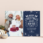 Tarjeta Festiva Winter Snowflakes Navy Blue Merry Christmas Photo<br><div class="desc">Enviando sus saludos de la temporada con esta "Tarjeta de felicitación de fotos navideña de invierno con copos de nieve azul de la Marina". (1) Para una mayor personalización, haga clic en el enlace "personalizar adicional" y utilice nuestra herramienta de diseño para modificar esta plantilla. (2) Si prefiere papeles más...</div>
