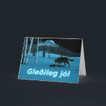 Tarjeta Festiva Winter Wolf - Gleðileg Jól<br><div class="desc">Un lobo camina sobre una nieve dura en la noche; un pico cubierto de árboles en el fondo. La luz de la luna refleja la nieve y la ladera pálida de los abedules. Los ojos del lobo también brillan con la luz de la luna reflejada. El texto islandés que dice...</div>