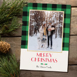 Tarjeta Festividad Personalizado familiar foto Navidades v<br><div class="desc">Una plantilla de tarjeta de Navidades tradicional, lista para que puedas personalizarla con tu propio texto y foto. Este diseño festivo, presenta un patrón marcado de manchas de búfalo alrededor de tu fotografía, y un ilustracion de perro escocés de estilo vintage dentro. Se trata de una plantilla editable, por lo...</div>