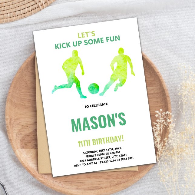 Tarjeta Fiesta deportiva para niños con campo y bo (Green Soccer Birthday Invitations)