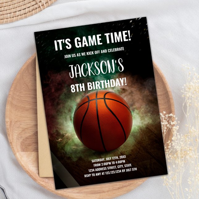 Tarjeta Fiesta deportiva para niños con respaldo e (Green White Cloud Basketball Invitations)