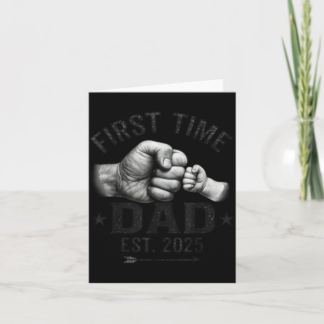 Tarjeta First Time Dad Est 2025 Fist Bump New Dad Father's (Anverso)