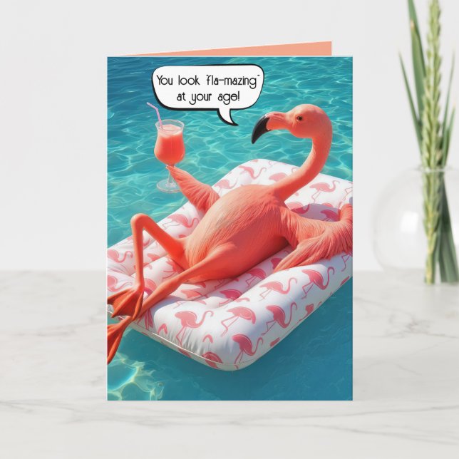 Tarjeta Flamingo de cumpleaños humorístico flotando en una (Anverso)