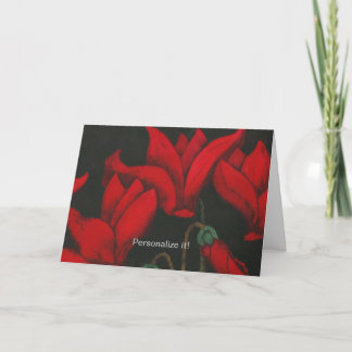 Tarjeta Flor de ciclamen rojo vivo en el fondo negro oscur