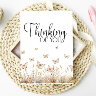 Tarjeta floral de flores silvestres de mariposas p