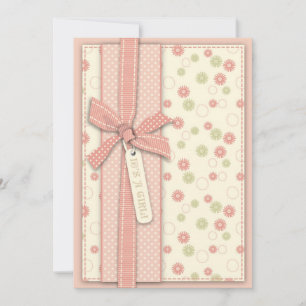 Tarjeta floral de la invitación del chica bonito