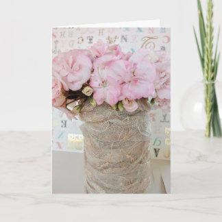 Tarjeta Flores geranio rosa en bote de cristal con encaje