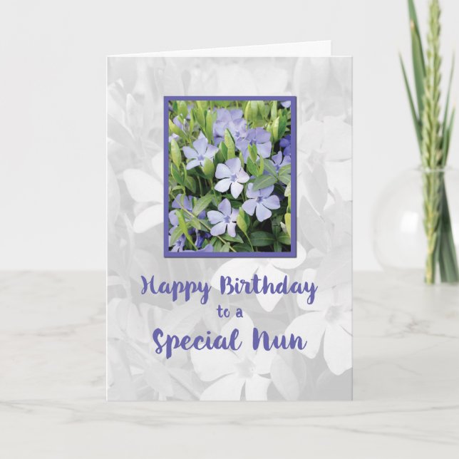 Tarjeta Flores moradas de cumpleaños con hojas verdes (Anverso)