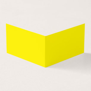 Tarjeta fondo amarillo con borde negro