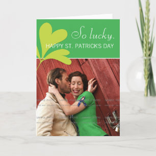 Tarjeta Foto afortunada del verde del trébol del día feliz