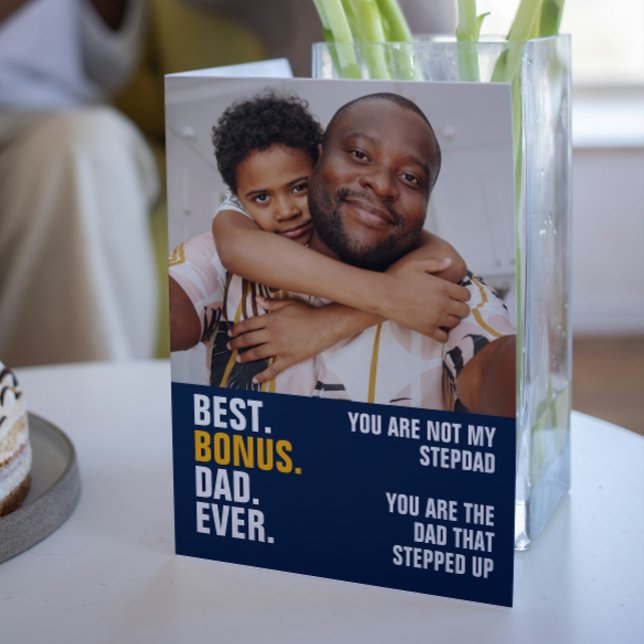 Tarjeta Foto Personalizada Del Papá Que Se Levantó (Personalized Photo The Dad That Stepped Up Card from Ricaso. Best Bonus Dad Ever. Add own photograph)