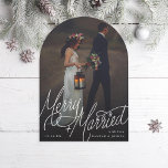 Tarjeta fotográfica Arch Merry y Married Hand-Lett<br><div class="desc">Grabación manual original sobre la foto de purga completa; el color posterior es editable o agrega más fotos y texto. Recorte de color opcional</div>