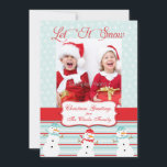 Tarjeta fotográfica Blue Red Snowman Christmas<br><div class="desc">Tarjeta fotográfica azul claro y rojo de Navidad con adorables hombres de nieve y copos de nieve y el dicho "Let it Snow". Un diseño de bonito combinado con elementos extravagantes hacen de esto una forma elegante y divertida de enviar sus saludos de vacaciones a sus Navidades. Reemplace la foto...</div>