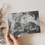 Tarjeta fotográfica de agradecimiento a Boda de ca<br><div class="desc">Boda rustico de caligrafía gracias tarjeta fotográfica con papel Kraft impreso en la parte trasera. Para una personalización más avanzada de este diseño,  pulse el botón "Personalizar".</div>