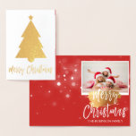 Tarjeta fotográfica de árbol de navidad de merry d<br><div class="desc">Tarjeta fotográfica con copo de nieve manuscrito con tinta roja en árbol de Navidad Relieve metalizado dorado. La foto y el texto de esta tarjeta de Navidades se pueden actualizar y personalizar con su foto y nombre. Esta tarjeta muestra su nombre en el interior de la tarjeta de Navidades de...</div>