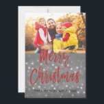 Tarjeta fotográfica de Feliz Navidad o Snowflake<br><div class="desc">Feliz Navidad Carbón de Carbón Gris Mano Leyó Tarjeta Fotográfica de Copo de Nieve con Guión. La foto y el texto de este guión con letras a mano se pueden actualizar y personalizar con su foto y nombre. Esta tarjeta también muestra su nombre en la parte posterior de la tarjeta...</div>