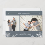 Tarjeta fotográfica de Hanukkah con micrófono para<br><div class="desc">La elegante y moderna tarjeta de fotos de Hanukkah presenta dos fotos favoritas alineadas una al lado de la otra, con "Joyous Hanukkah" en la parte superior en itálico blanco y tipografía en bloques. Personalice el saludo de su personalizado y su nombre en la parte inferior, acentuado por cuatro ilustraciones...</div>