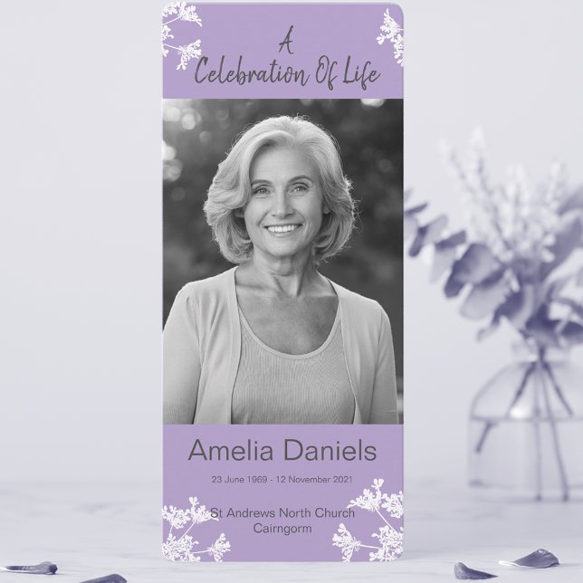 Tarjeta fotográfica de la celebración de la flor b (Elegant and feminine celebration of life cards with a delicate wildflower motif.)