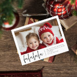 Tarjeta fotográfica de Navidad personalizada "Fala<br><div class="desc">Añada un toque festivo a sus saludos navideños con esta encantadora tarjeta de foto navideña "Falalala". Personalízalo con la foto y el nombre de tu familia, convirtiéndolo en un recuerdo único para tus seres queridos. La alegre cita de los Navidades y el diseño elegante aportan alegría y calidez a sus...</div>