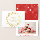 Tarjeta fotográfica de nieve de Relieve metalizado<br><div class="desc">Tarjeta de foto con guion de copo de nieve manuscrita con Relieve metalizado dorado Feliz Navidad. La foto y el texto de esta tarjeta de Navidades se pueden actualizar y personalizar con su foto y nombre. Esta tarjeta muestra su nombre en el interior de la tarjeta de Navidades de Relieve...</div>