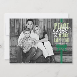 Tarjeta fotográfica de regalo verde envuelta en ci