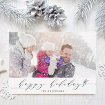 Tarjeta fotográfica de vacaciones felices modernas<br><div class="desc">La moderna caligrafía Script Happy Holidays Christmas Photo Card con un papel kraft impreso en la parte trasera. Puede utilizar el BOTÓN IT del PERSONALIZAR para volver a colocar la foto para que encaje.</div>