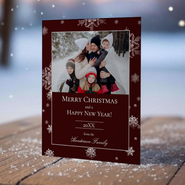 Tarjeta fotográfica de vacaciones plana Red Modern (Red Modern Snowflakes Holiday Photo Card)
