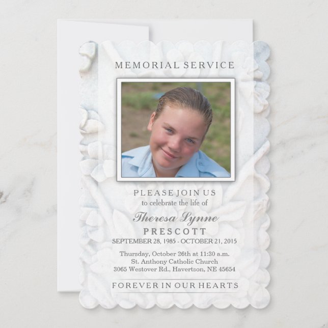 Tarjeta fotográfica floral blanca de Memorial Serv (Anverso)