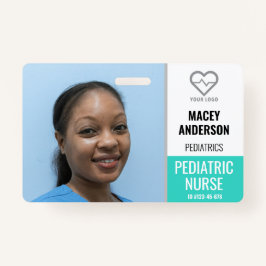 Tarjeta fotográfica grande de empleado del hospita