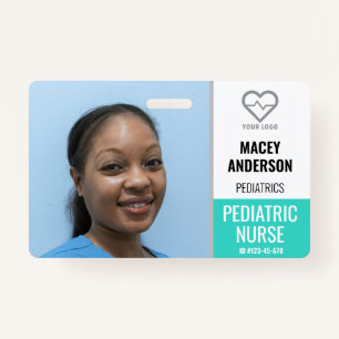 Tarjeta fotográfica grande de empleado del hospita