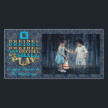 Tarjeta fotográfica Hanukkah "O Dreidel Dreidel Dr<br><div class="desc">Feliz feriado, tarjeta fotográfica Hanukkah/Chanukah, "O Dreidel Dreidel Dreidel Now Dreidel We Will Play" Glossy, tarjeta fotográfica con sobre blanco. Personalice reemplazando la foto y la frase "Happy Hanukkah, The Blumbergs" (Feliz Hanukkah, los Blumbergs) en la redacción Personalizar eligiendo su estilo de letra, color y tamaño favorito. Se puede cambiar...</div>