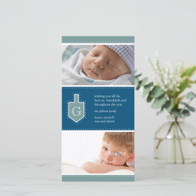 Tarjeta fotográfica Monogram Hanukkah Dreidel (Anverso de pie)