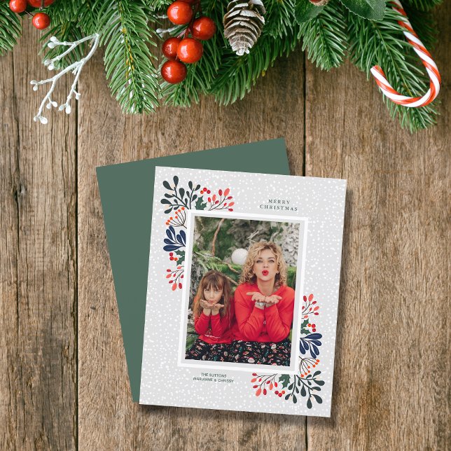 Tarjeta fotográfica navideña de nieve con flores d (Winter flowers and snowflakes Christmas holiday photo cards)