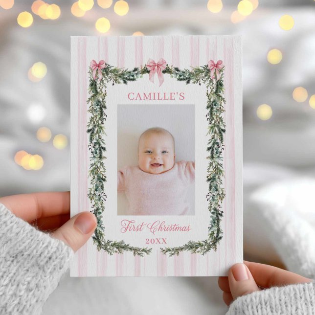 Tarjeta fotográfica Pink First Christmas Baby (Pink Bow Girl First Christmas Photo Card)