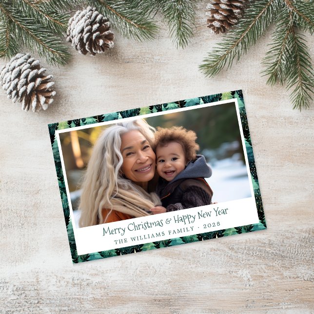 Tarjeta fotográfica Rustic Woodland Green Holiday (Rustic Green Christmas Photo Card)