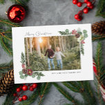 Tarjeta fotográfica Vintage Floral Merry Christmas<br><div class="desc">Esta es la tendencia de la tarjeta de fotos navideña con flores y botánicos de estilo vintage dibujados a mano.</div>