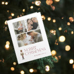 Tarjeta Fotos de la familia Merry Christmas 3<br><div class="desc">Celebra la temporada navideña con la tarjeta fotográfica Merry Christmas 3 de Modern Nutcracker! Esta impresionante tarjeta cuenta con un hermoso cazador de nueces acuático con un telón de fondo de tipografía festiva en un rico tono burdeos. Personalice sus 3 fotos familiares y el nombre de su familia para que...</div>