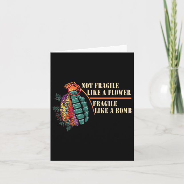 Tarjeta Frágil como flor pero feminista de la bomba (Anverso)