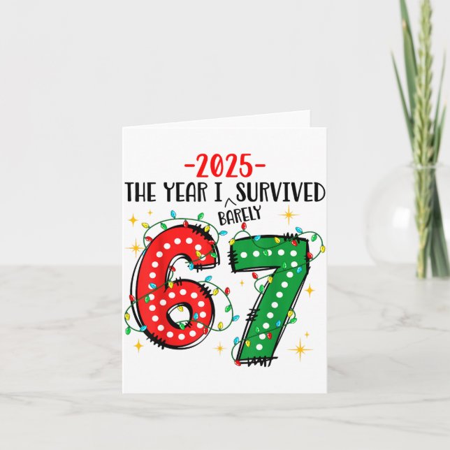 Tarjeta Funny 2025 The Year I Survived Barely 67 Christmas (Anverso)