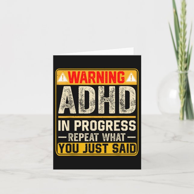 Tarjeta Funny Adhd En Progreso Repite Lo Que Acaba De Deci (Anverso)