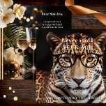 Tarjeta Funny Big Cat Booze Cumpleaños<br><div class="desc">Tarjeta de cumpleaños con un leopardo con gafas y tus propios textos graciosos (u otros). En la parte trasera hay un diseño elegante con vino espumoso. Una tarjeta encantadora para una dama que cumple 40 o 50 años... </div>