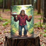 Tarjeta Funny Bigfoot Happy Birday Husband<br><div class="desc">Graciosa tarjeta de cumpleaños para un esposo con un ilustracion de un pie de playa sosteniendo una torta de cumpleaños y dos cervezas. Añade algo de humor a su día con esta tonta tarjeta de escotilla.</div>